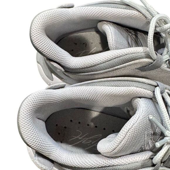 Jordan Max Aura 4. Gray. Size 13 - Picture 7 of 9